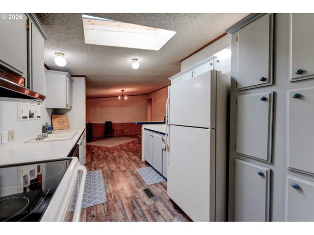 8434 Se HERITAGE Ct, Clackamas, OR 97015