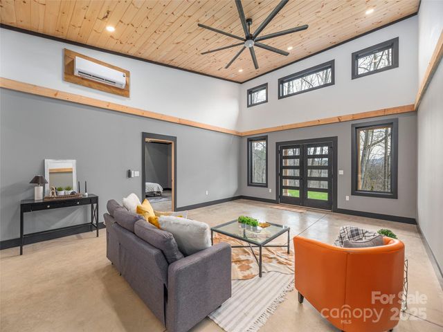 55 Dean Riddle Drive, Waynesville, NC 28785