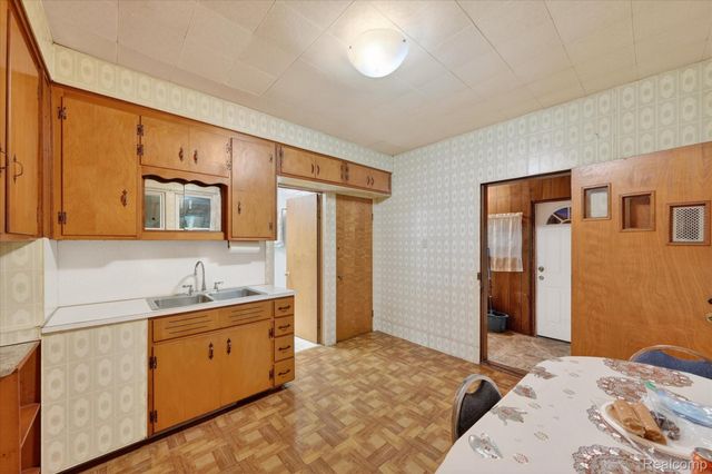 5086 Casmere Street, Hamtramck, MI 48212