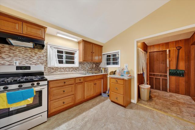 5086 Casmere Street, Hamtramck, MI 48212