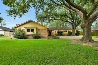 605 Bellaire Circle, Alvin, TX 77511