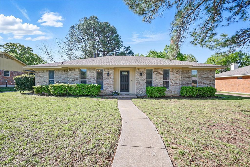 824 Sandpiper Drive, Denton, TX 76205