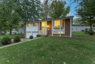 2801 Mitchell Drive, Woodridge, IL 60517