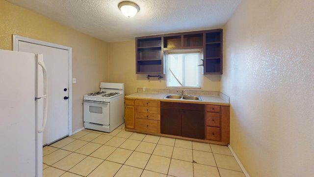 907 Coal Avenue SW, Albuquerque, NM 87102