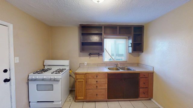 907 Coal Avenue SW, Albuquerque, NM 87102