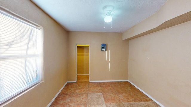 907 Coal Avenue SW, Albuquerque, NM 87102