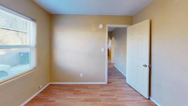 907 Coal Avenue SW, Albuquerque, NM 87102