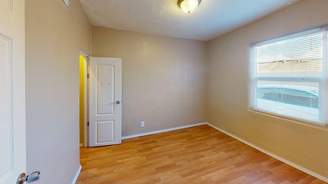 907 Coal Avenue SW, Albuquerque, NM 87102