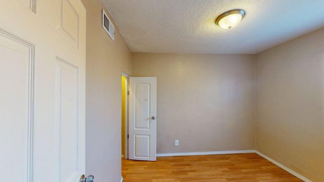 907 Coal Avenue SW, Albuquerque, NM 87102