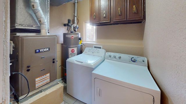 907 Coal Avenue SW, Albuquerque, NM 87102