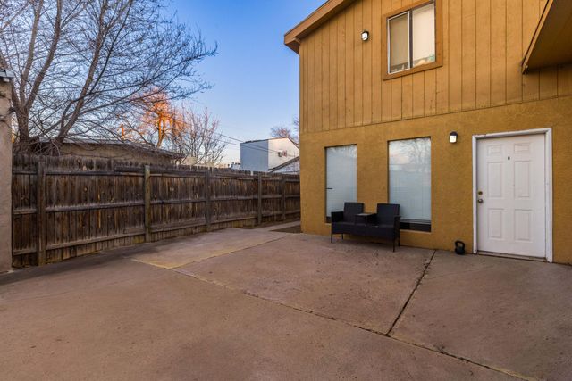 907 Coal Avenue SW, Albuquerque, NM 87102