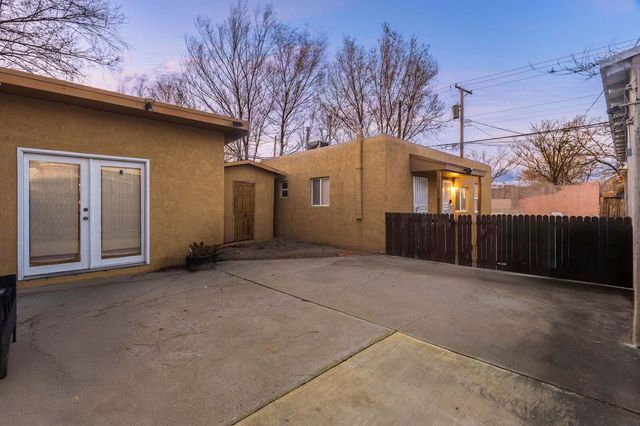 907 Coal Avenue SW, Albuquerque, NM 87102