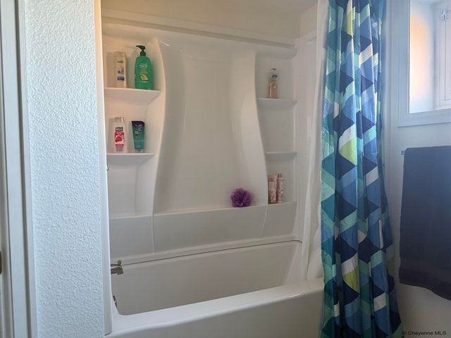 724 E POWELL RD, Cheyenne, WY 82009