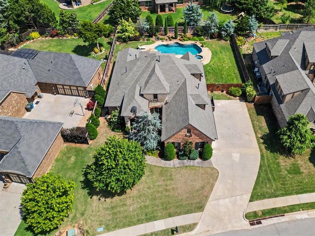 800 Newport Bridge Court, Edmond, OK 73034