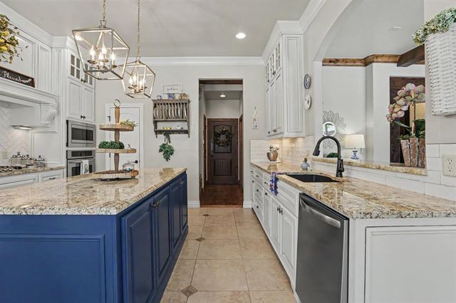 800 Newport Bridge Court, Edmond, OK 73034