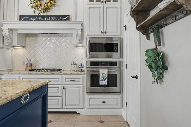 800 Newport Bridge Court, Edmond, OK 73034