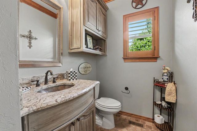 800 Newport Bridge Court, Edmond, OK 73034