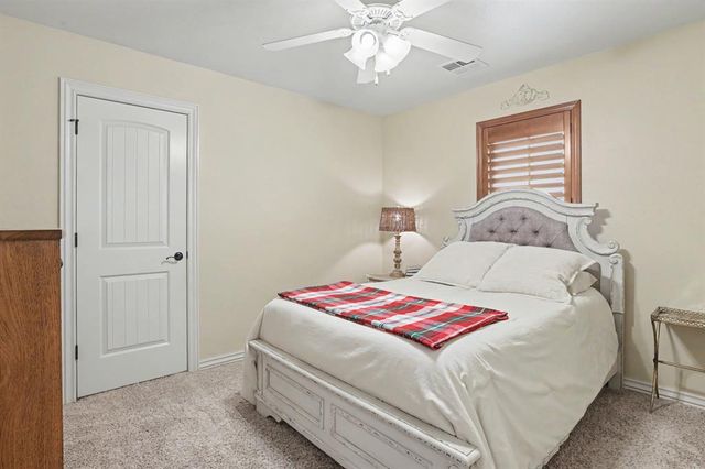800 Newport Bridge Court, Edmond, OK 73034