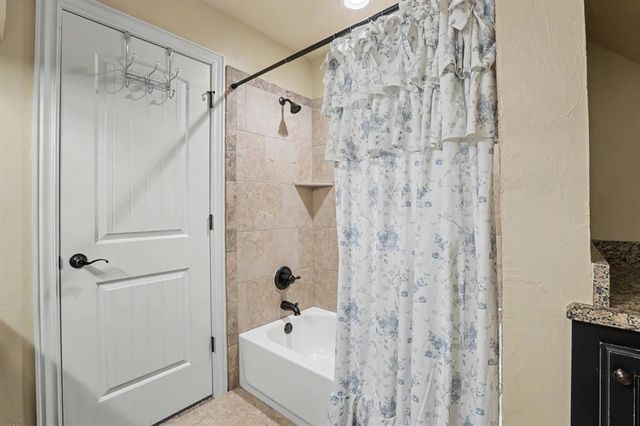800 Newport Bridge Court, Edmond, OK 73034