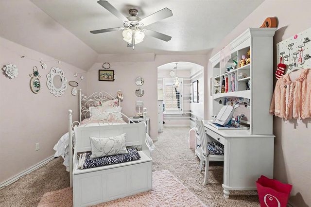 800 Newport Bridge Court, Edmond, OK 73034