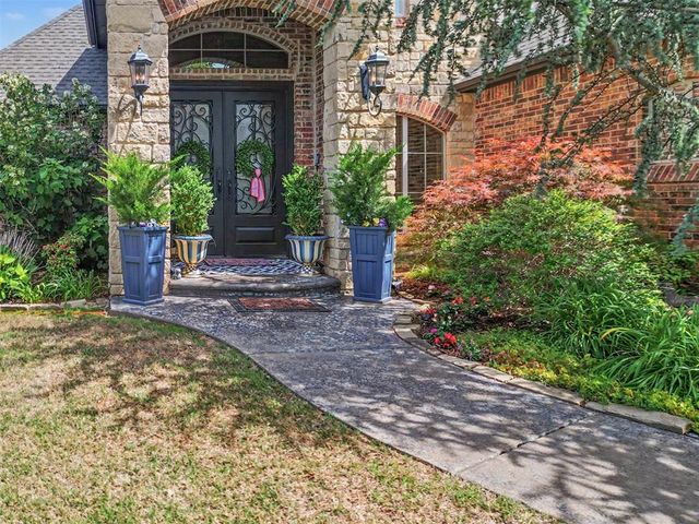 800 Newport Bridge Court, Edmond, OK 73034