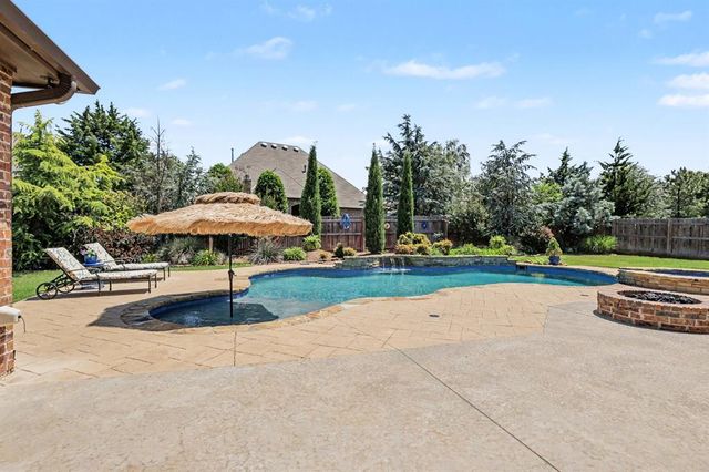 800 Newport Bridge Court, Edmond, OK 73034