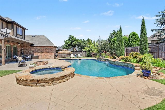 800 Newport Bridge Court, Edmond, OK 73034