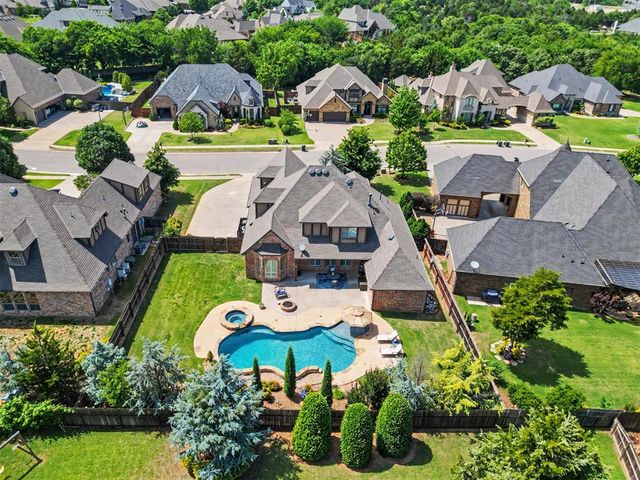 800 Newport Bridge Court, Edmond, OK 73034