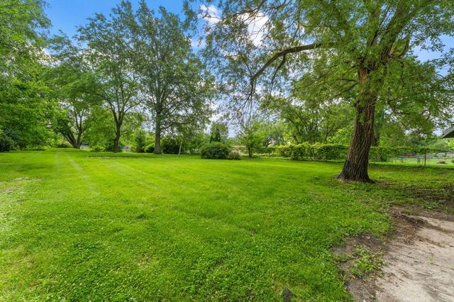 10623 Porter Street, Crown Point, IN 46307