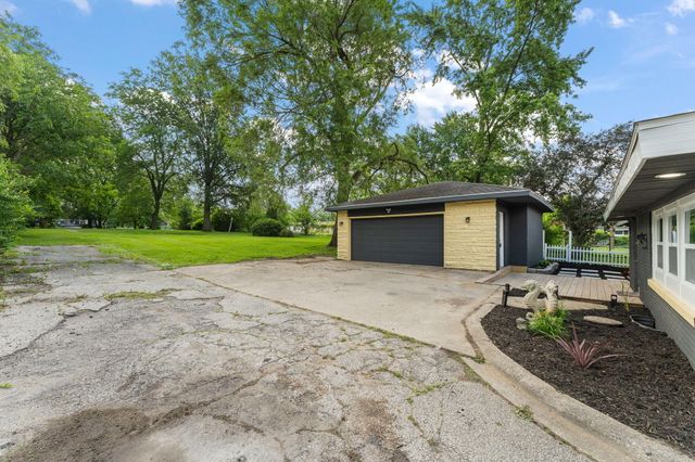 10623 Porter Street, Crown Point, IN 46307