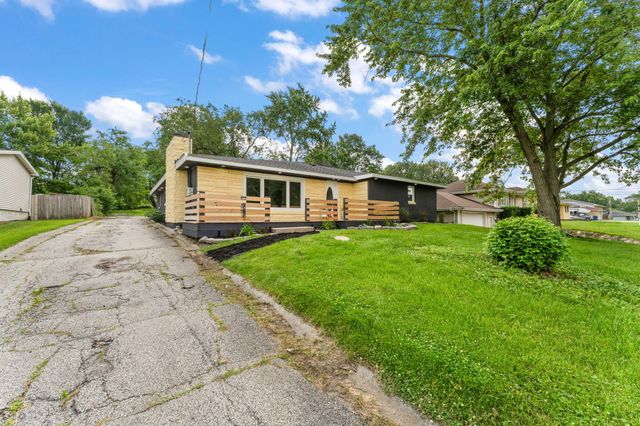 10623 Porter Street, Crown Point, IN 46307