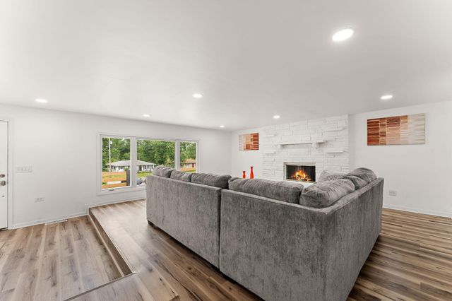 10623 Porter Street, Crown Point, IN 46307
