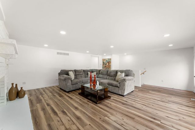 10623 Porter Street, Crown Point, IN 46307