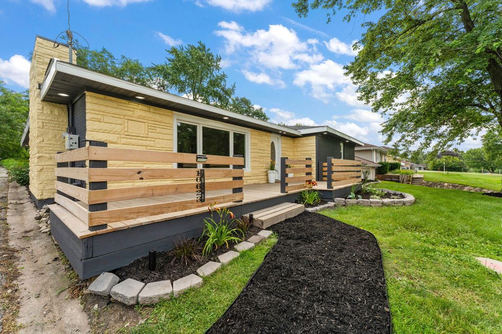 10623 Porter Street, Crown Point, IN 46307