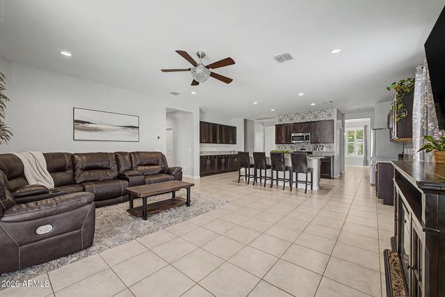 808 W BRANGUS Way, San Tan Valley, AZ 85143