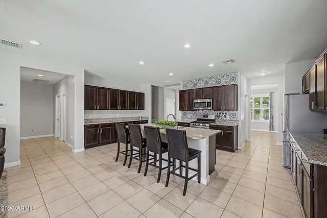 808 W BRANGUS Way, San Tan Valley, AZ 85143