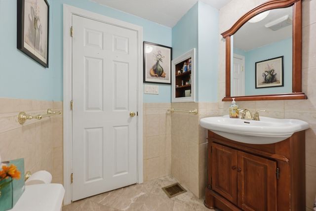 366 Mount Wayte Ave, Framingham, MA 01702