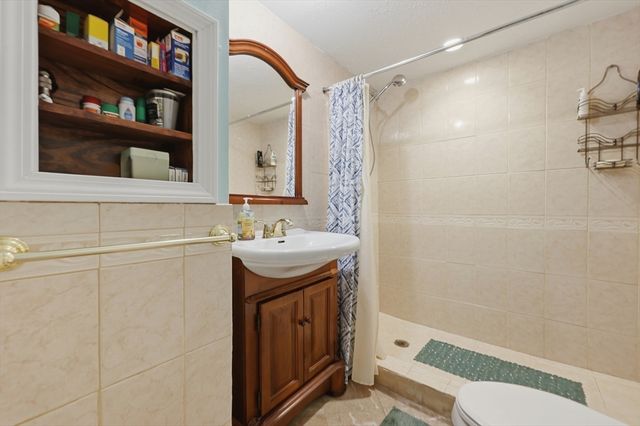366 Mount Wayte Ave, Framingham, MA 01702