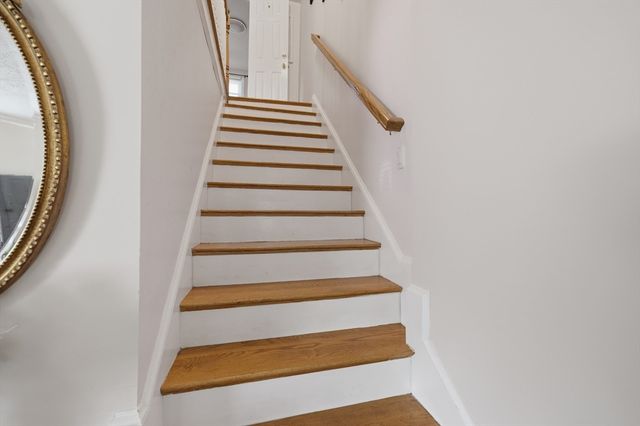 366 Mount Wayte Ave, Framingham, MA 01702