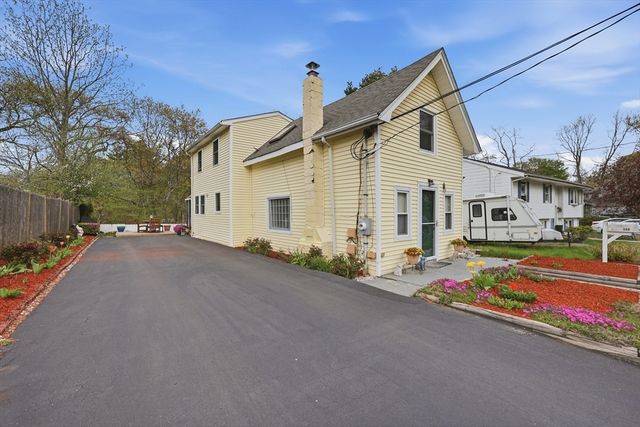 366 Mount Wayte Ave, Framingham, MA 01702