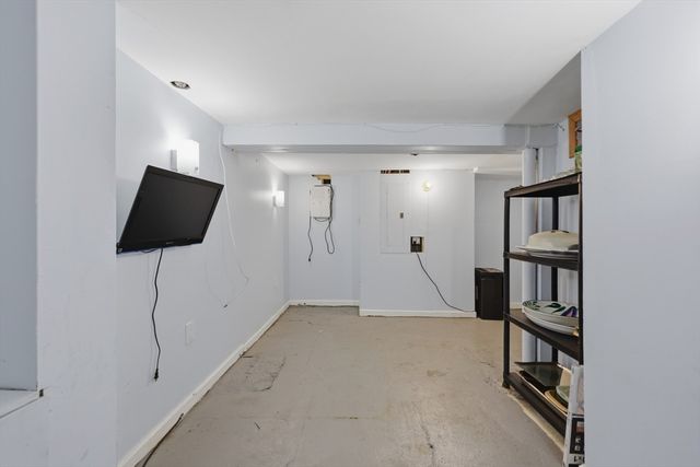 366 Mount Wayte Ave, Framingham, MA 01702
