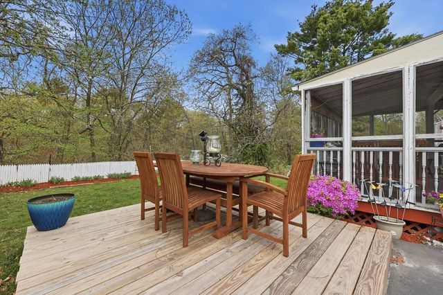 366 Mount Wayte Ave, Framingham, MA 01702