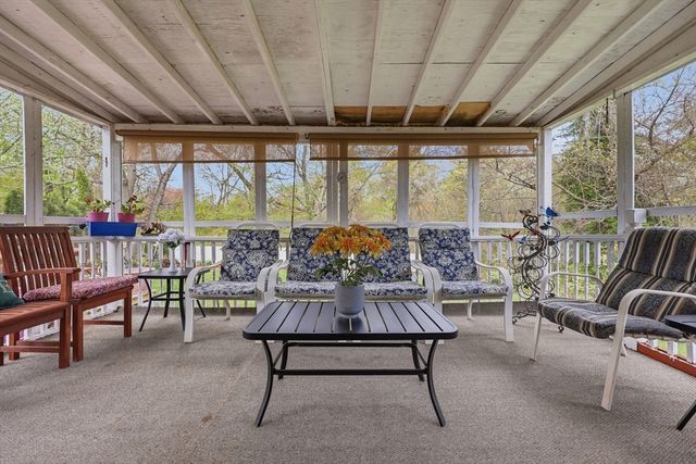 366 Mount Wayte Ave, Framingham, MA 01702