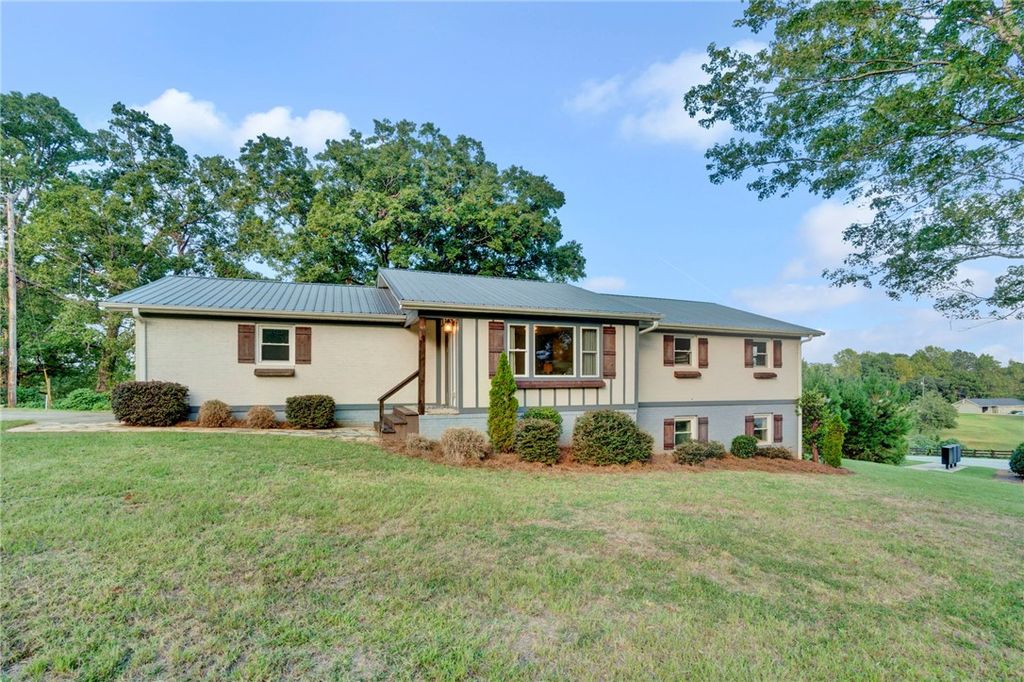 578 Gap Hill Road, Six Mile, SC 29682