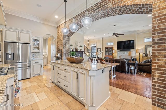 203 Rue De Chambery, Broussard, LA 70518