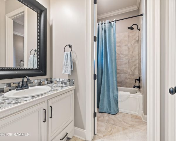 203 Rue De Chambery, Broussard, LA 70518