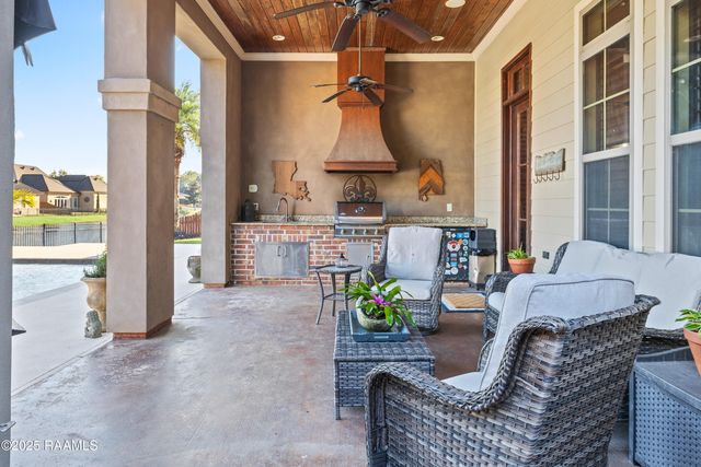 203 Rue De Chambery, Broussard, LA 70518