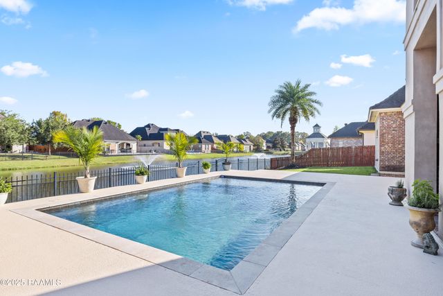 203 Rue De Chambery, Broussard, LA 70518