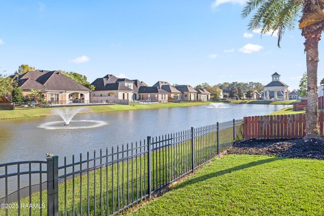 203 Rue De Chambery, Broussard, LA 70518