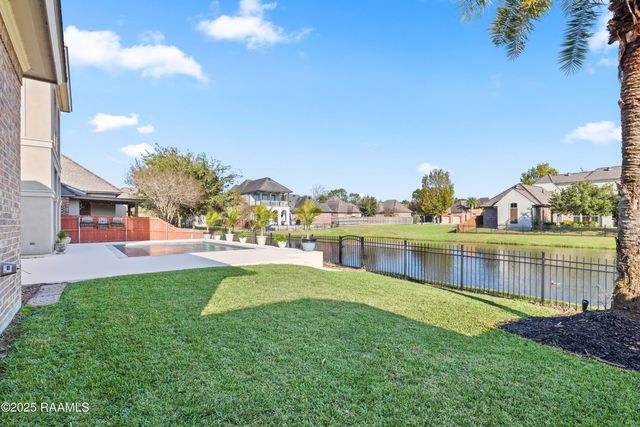 203 Rue De Chambery, Broussard, LA 70518